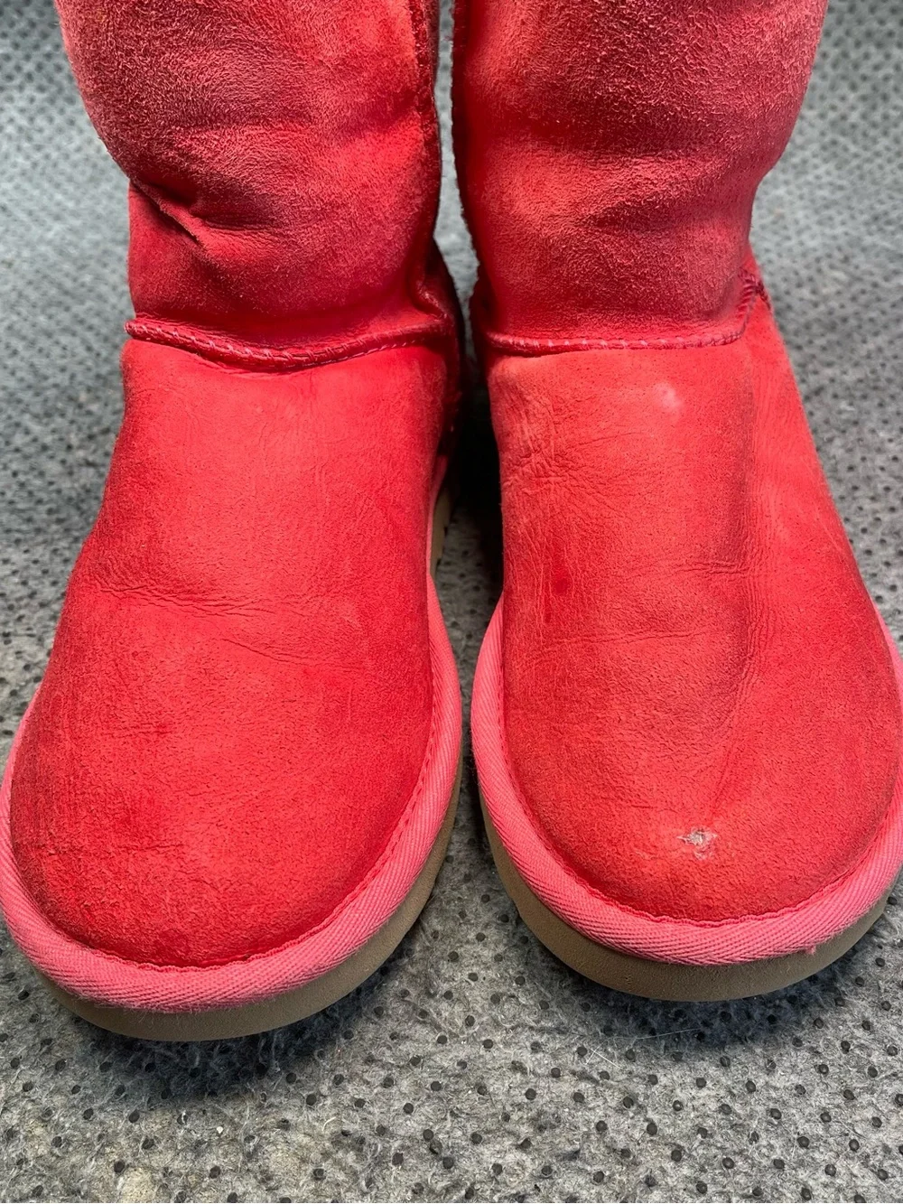 Ugg Classic II Short Pink Boots Size 6 Women’s
